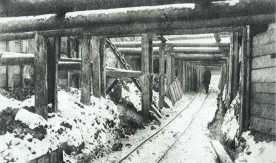 Budowa tunelu węglowego kolejowego w Warszawie postępuje ciągle, chociaż mieszkańcy...